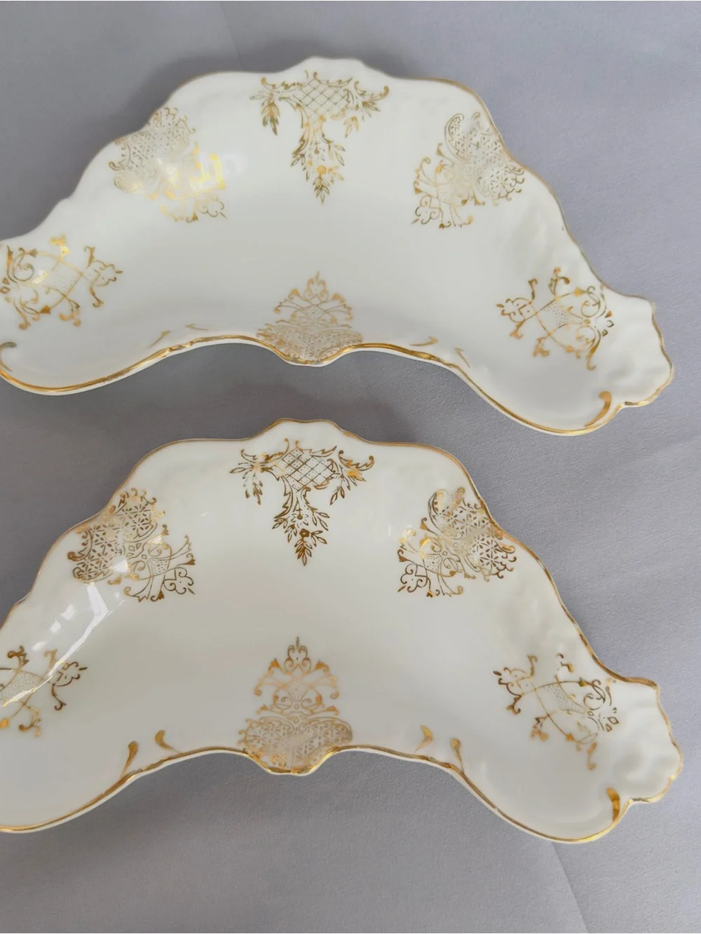 Set of 2 Vintage Andrea Sadek Porcelain Gold Design Bone Dishes Trinket Kidney